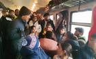 Ambasador Indii na Ukrainie w pociągu ze studentami z Sum 