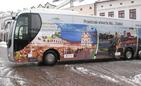 Autobus oklejony jest zdjęciami głównych atrakcji Podkarpacia. Fot. Adam Cyło