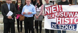 W konferencji wziął udział poseł Kazimierz Moskal. Obok niego w jasnej koszli Marcin Fijołek, fot. Adam Cyło