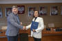 Podpisanie umowy przez prof. Piotra Koszelnika i Do Minh Tam, fot. Beata Motyka (Politechnika Rzeszowska)