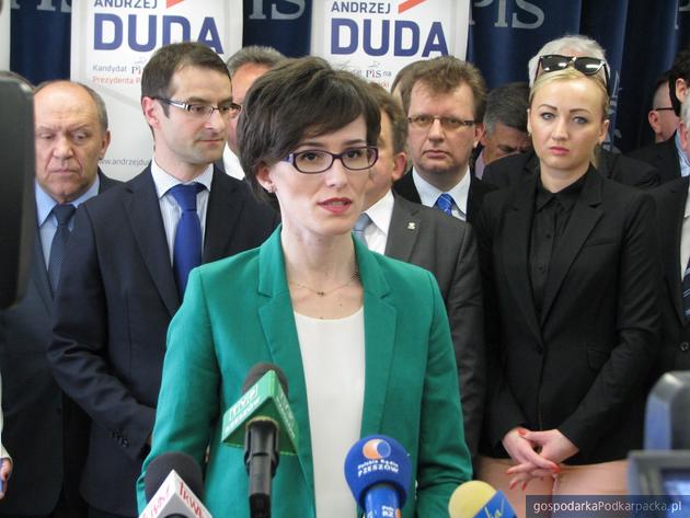 Na pierwszym planie Kamila Piech podczas mityngu wyborczego PiS w Rzeszowie, 7 maja 2015. Fot. Adam Cyło