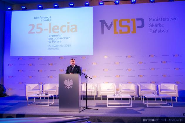 Minister Karpiński podczas konferencji we WSPiA