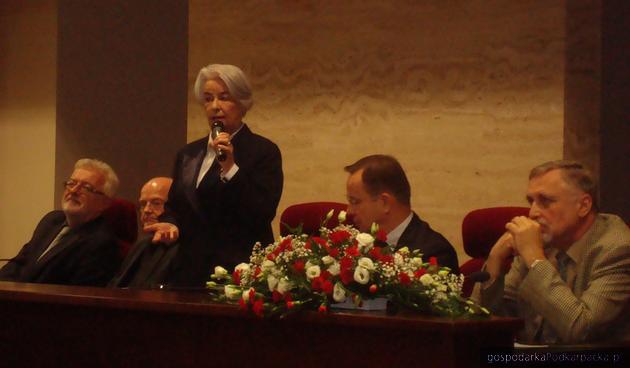 W środku Łucja Bielec, prezes i fundator SOS Życie. Fot. Dorota Zańko