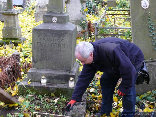 Zadbali o groby dziennikarzy polskich na Łyczakowie