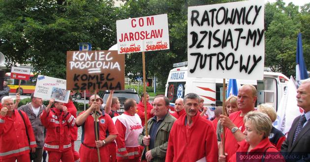 Głośny protest przed NFZ