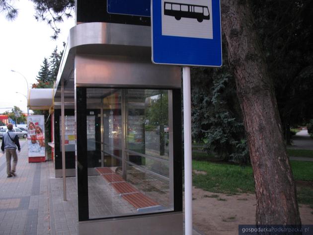 ML System wykona przystanki autobusowe z fotowoltaiką
