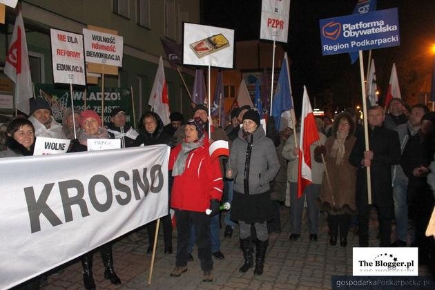 Opozycja manifestowała przed biurem PiS w Rzeszowie