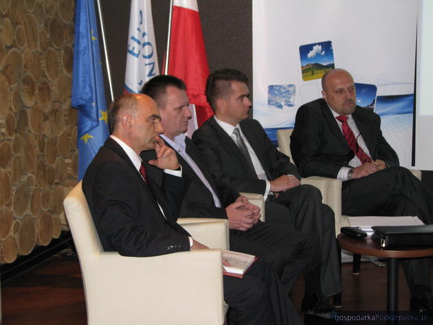 Uczestnicy panelu dyskusyjnego - od lewej dr Krzysztof Kaszuba, Wojciech Materna, Arkadiusz Micho, oraz dr Marek Cierpiał-Wolan, fot. Adam Cyło