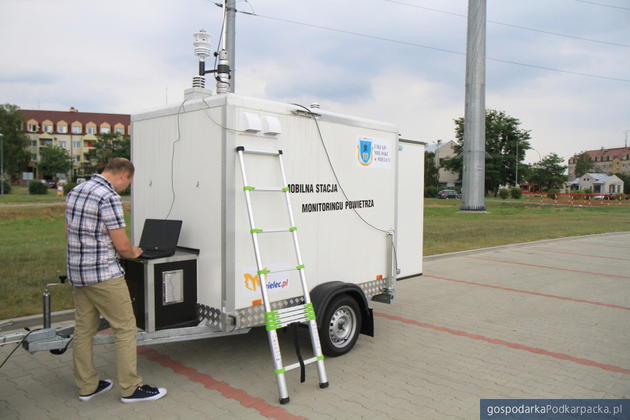 Mobilna stacja monitoringu powietrza w Mielcu