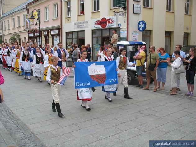 Korowód polonijnych zespołów folklorystycznych w Rzeszowie