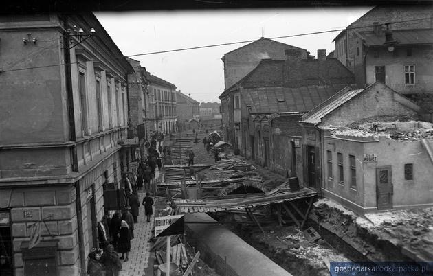 Budowa kanalizacji na ul Kopernika 1936 _Foto autorstwa Rodziny E. Janusza_Ze zbiorów Galerii Fotografii Miast a Rzeszowa