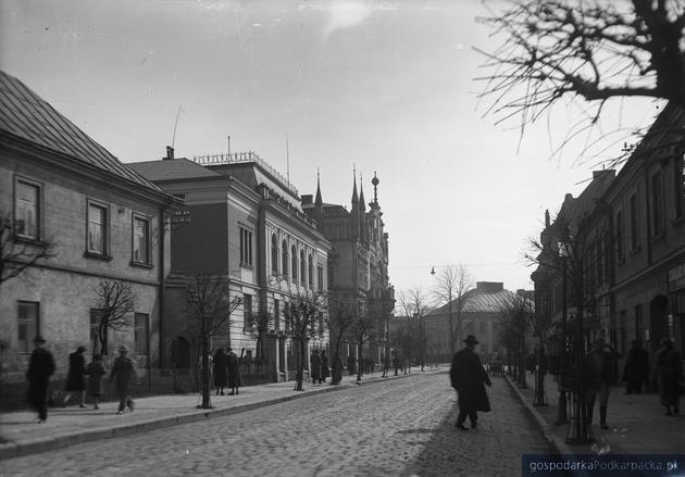 Ulica 3 Maja_1938_Fotografia autorstwa Rodziny E. Janusza_Ze zbiorów Galerii Fotografii Miasta Rzeszowa 