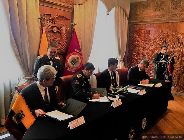 Podpisanie umowy w Quito. Fot. PZL Mielec