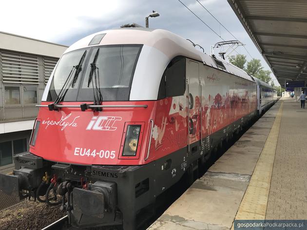 Biało-czerwone pociągi PKP Intercity już na torach