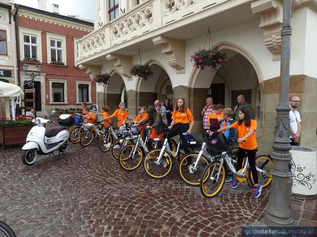 Nowy system wypożyczania elektrycznych rowerów i skuterów startuje w Rzeszowie