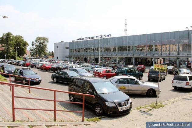 Rozpoczął remont parkingu przed dworcem PKP w Jarosławiu