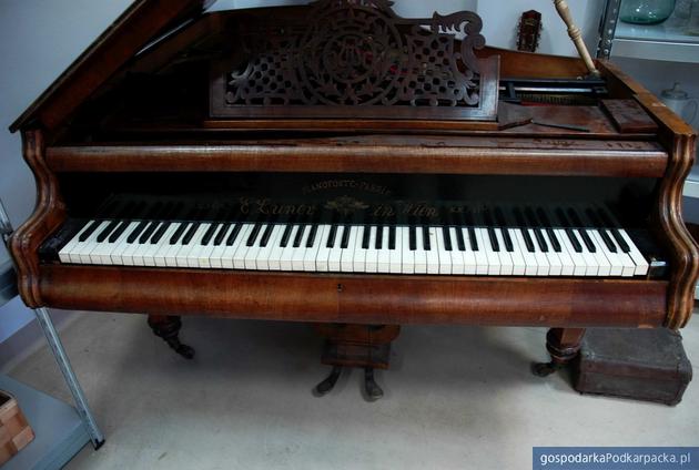 Zabytkowy fortepian z Dębicy odzyska dawny blask