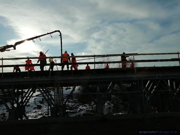 Trwa budowa mostu na Wiszni w Michałówce 