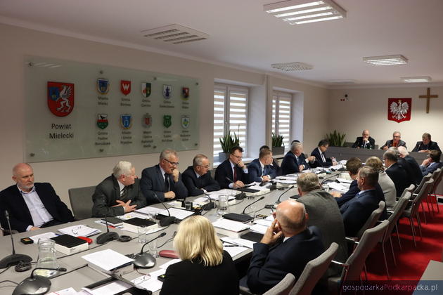 Radni powiatu mieleckiego przyjęli budżet na 2019 r.
