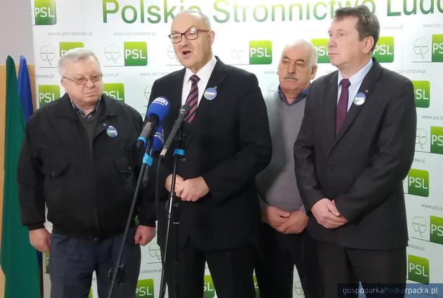Działacze Polskiego Stronnictwa Ludowego infirmują o przebiegu kampanii wyborczej. 