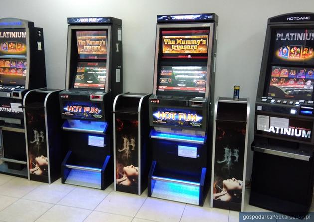 Kolejne nielegalne automaty do gier. Tym razem w Przemyślu i Jarosławiu