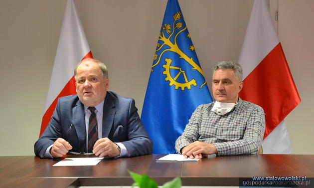 Od lewej starosta stalowowolski Janusz Zarzeczny i p.o. dyrektora Andrzej Komsa