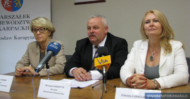 Na zdj. od lewej Danuta Hübner, marszałek Mirosław Karapyta i europosłanka Elżbieta Łukacijewska