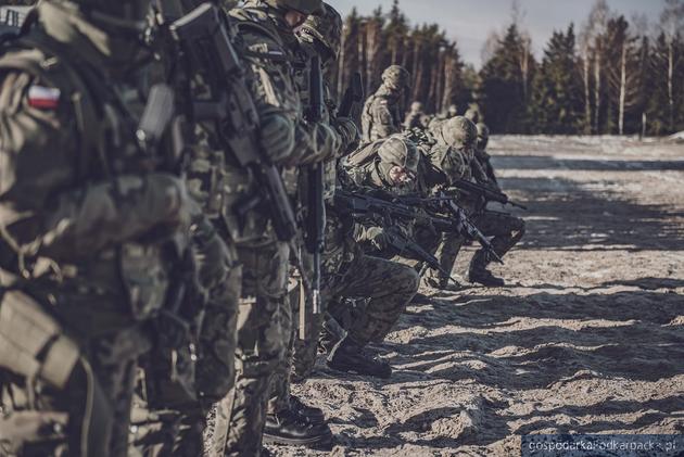 Żołnierze z 3 Podkarpackiej Brygady Obrony Terytorialnej strzelali z karabinka Grot 
