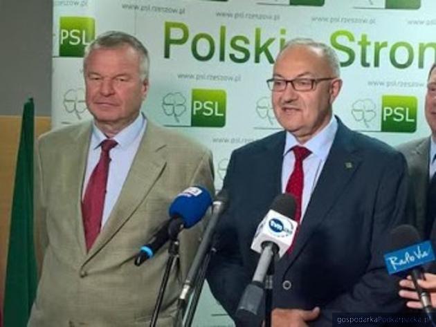 Od lewej Edward Słupek i Mieczysław Kasprzak podczas kampanii wyborczej w 2018 r. Fot. Adam Cyło