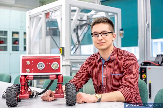 Student mechatroniki Politechniki Rzeszowskiej opracował prototyp robota inspekcyjnego dla straży pożarnej