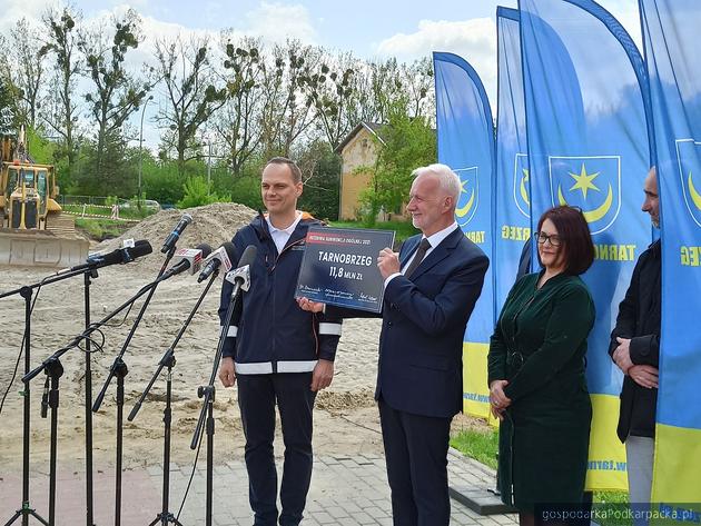 Od lewej wiceminister infrastruktury Rafał Weber i prezydent Tarnobrzega Dariusz Bożek