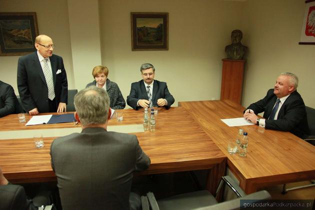 Spotkanie samorządowców z marszałkiem Mirosławem Karapytą