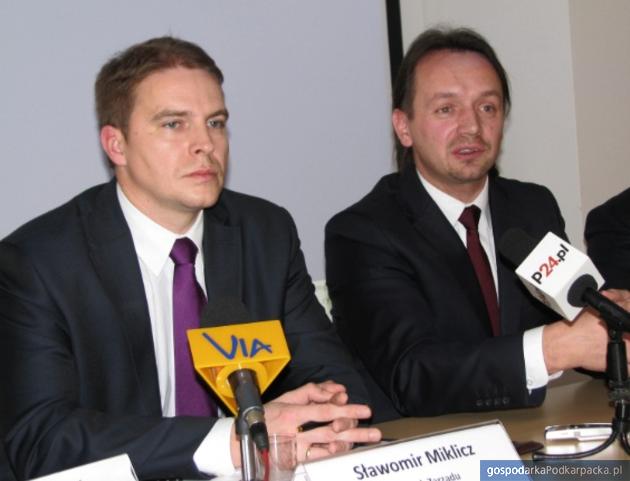 Od lewej członek zarządu województwa Sławomir Miklicz i dyrektor Sławomir Cynkar. Fot. Adam Cyło