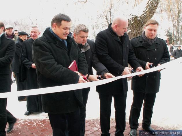 Od lewej minister Jacek Męcina, prezydent Norbert Mastalerz, wicedyrektor Wojewódzkiego Urzędu Pracy Tadeusz Gospodarczyk i starosta Krzysztof Pitra. Fot. PUP