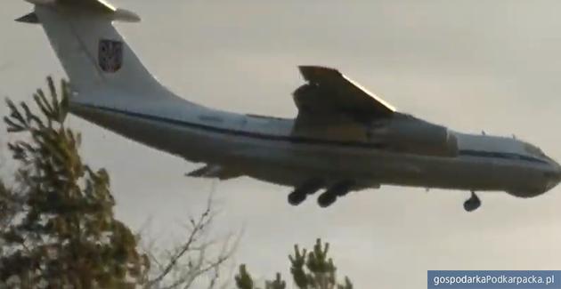 Fot. Youtube. Jasionka samoloty z okna