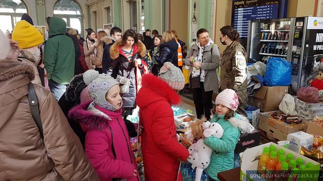 Ukraińscy uchodźcy wyjeżdżają w głąb Polski