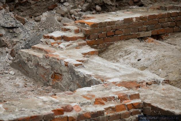 Pozostałości domów z XIX wieku odkopane w Rzeszowie