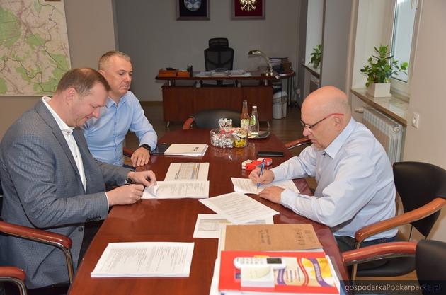 Umowa na budowę Centrum Opiekuńczo-Mieszkalnego w Nowej Sarzynie podpisana