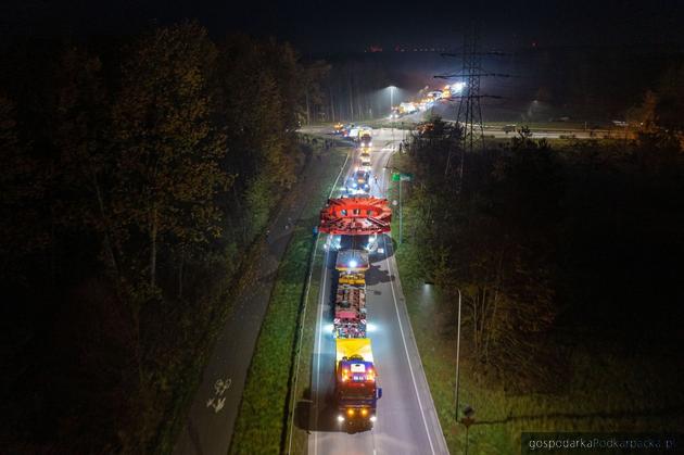 Transport ogromnej maszyny do drążenia tuneli dociera na Podkarpacie. Zobacz plan