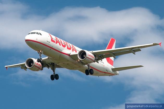 Airbus A320 linii lotniczych Lauda, wykonujący w Jasionce operacje dla Ryanaira na bardziej obleganych kursach Rzeszów-Jasionka - Londyn-Stansted. Ostatnio był  5 lutego 2023, wcześniej 29 stycznia i 22 stycznia. Fot. materiały Portu Lotniczego Rzeszów-Jasionka