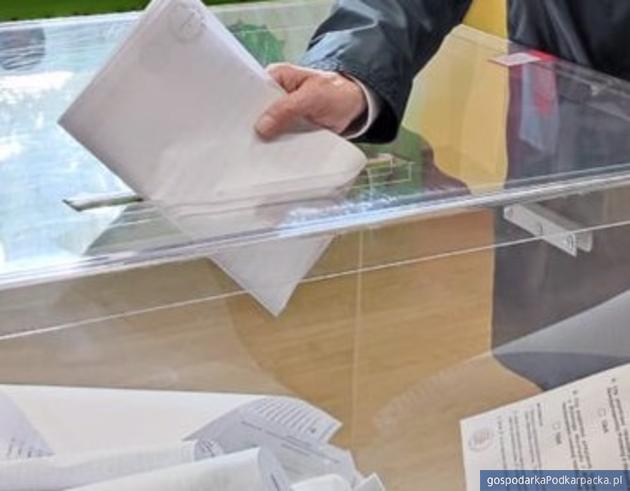 Cząstkowe wyniki wyborów oraz exit poll dla Podkarpacia - poniedziałek 16 października godz. 8.00