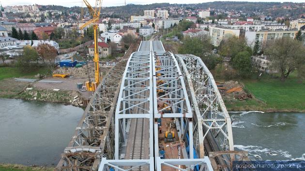 Most kolejowy w Przemyślu - nowa konstrukcja między zabytkowymi elementami obiektu  fot. Tomasz Warszewski 