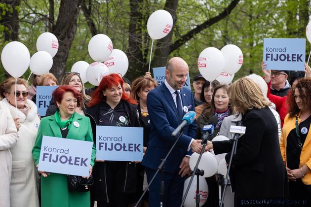 Stowarzyszanie Kongres Kobiet i Fundacja Women4women popierają Konrada Fijołka