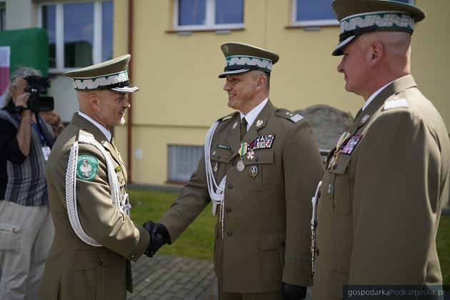 Od lewekj gen. bryg. SG Tomasz Zybiński i odchodzący z funkcji komendanta BiOSG gen. bryg. SG Andrzej Popko. Fot. Piotr Zakielarz