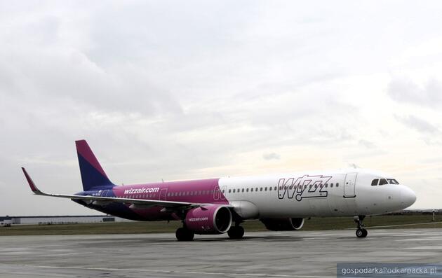 Samolot linii Wizz Air lecący z Rzeszowa-Jasionki do Mediolanu-Malpensy 