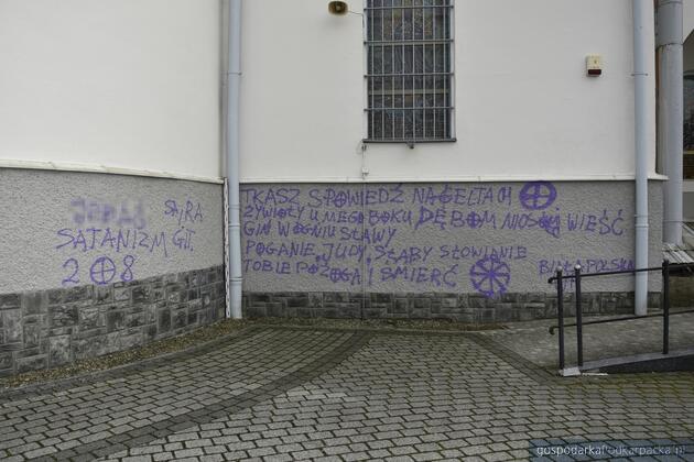 Graffiti na murze kościoła. Sprawca zatrzymany 