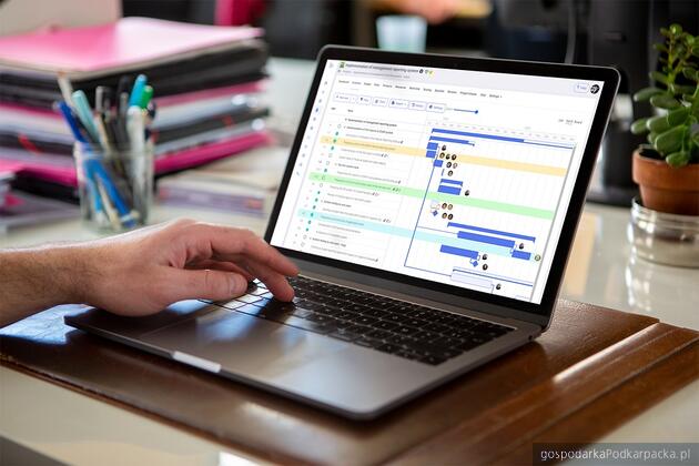 Porównanie oprogramowania do zarządzania projektami: jak wybrać system idealnie dostosowany do potrzeb nowoczesnej firmy?