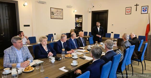 Aglomeracja Rzeszowska przyjmuje nowe gminy i myśli o powiecie łańcuckim