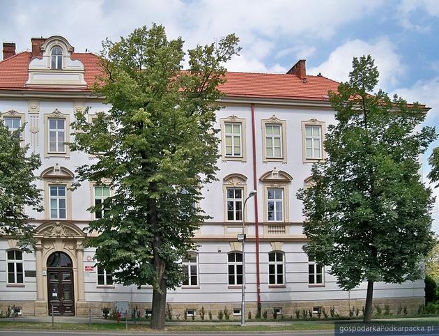 II Liceum Ogólnokształcące w Rzeszowie. Fot. Wikipadia/Commons/Panek