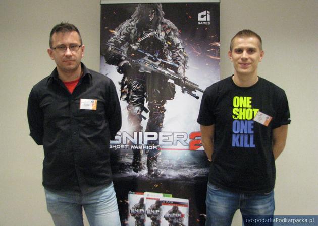 Od lewej Mariusz Zelmański i  Marcin Kryszpin z CI Games. Fot. Adam Cyło